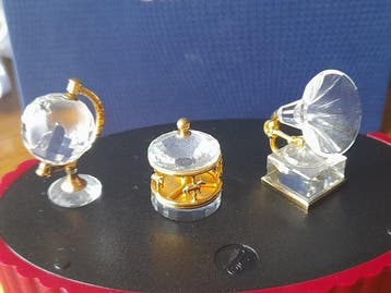 Swarovski - Beeldje - Draaimolen ,wereldbol en
