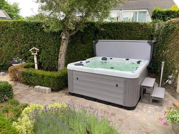 Op zoek naar een jacuzzi in jouw tuin? Ontdek een SPACUZZI, Tuin en Terras, Nieuw, Pomp, Vast