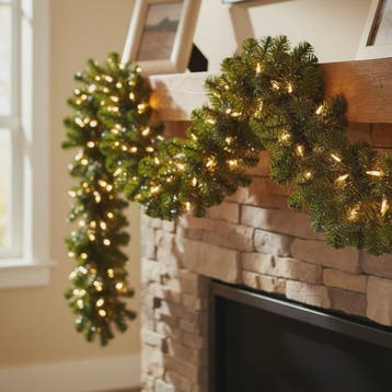 Luxe Kerstguirlande 2.7M Kunstdennen met Pijnappels - Sfeerv, Huis en Inrichting, Verzenden, Nieuw