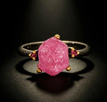 925 zilver, zwart gerhodineerd, 5 ct robijn, granaat - Ring