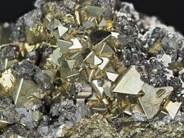 pyriet met sphaleriet Indrukwekkende octaëdrische kristallen