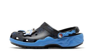 Crocs Classic Clog Pokémon Charizard vs. Blastoise, Nieuw