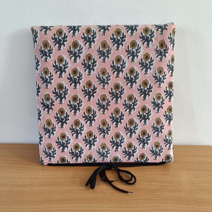 In The Mood | Monaco Bistro Kussen | Roze | 40x40x5cm, Huis en Inrichting, Woonaccessoires | Kussens, Vierkant, Roze, Nieuw, Ophalen of Verzenden