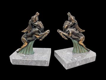 Paire de serre-livres Art déco représentant des cerfs