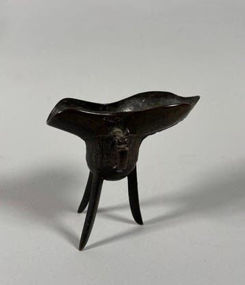Oud-Chinees Brons Driepotige coupé Jue - 15 cm