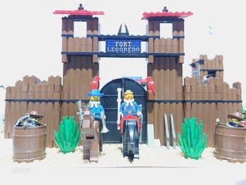 Lego Set - Western - 6769 Fort Legoredo; 6716 Weapons Wagen;, Nieuw