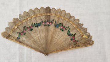 Handwaaier - blonde hoorn en pailletten - Restauratieperiode