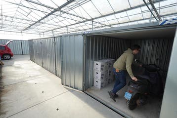 In de buurt garagebox te huur dichtbij Delft! Laatste boxen, Zakelijke goederen