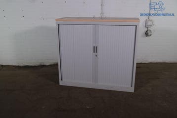 Roldeurkast grijs 120cm met beuken topblad 2 legborden, Gebruikt, 100 tot 150 cm, Verzenden, 100 tot 150 cm