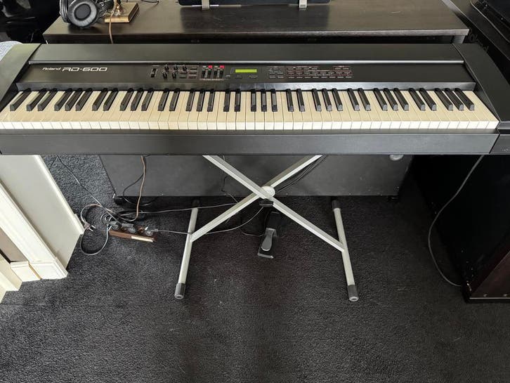 Roland RD-600 Digitale Stage piano met flightcase, Muziek en Instrumenten, Piano's, Piano, Zwart, Gebruikt, Digitaal, Ophalen