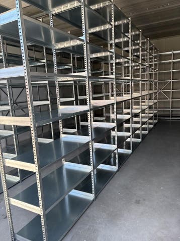 Schuur of zolder inrichten met nieuwe stellingkast, Nieuw