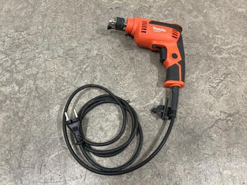 Veiling - Makita boormachine 230W M6501, Gebruikt