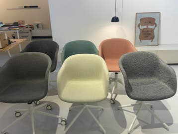 6x Muuto Fiber Armchair- met en zonder wielen - burostoelen, Huis en Inrichting, Stoelen, Ophalen, Scandinavisch, Zo goed als nieuw