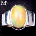 Natuurlijke opaalgele, geelgroene reflecties, oranje flitsen