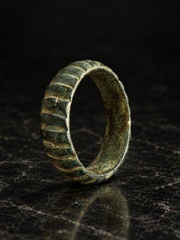 Oud-Romeins, Keizerrijk Brons Ring met geribbelde band uit