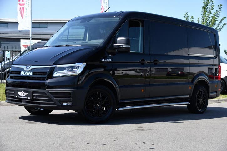 MAN TGE 3.180 35 2.0 L3H2 Black Edition, Auto's, Bestelauto's, Lease, Automaat, Zwart, MAN, Financial lease, Diesel, Euro 6, Gebruikt
