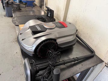 Sunseeker X7 Plus Gen1 Zonder Begrenzingsdraad | GPS RTK, Gebruikt, Meer dan 25 cm, Sunseeker , Bestuurbaar via app