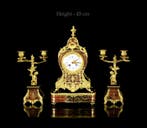Boulle klok - 4-piece clock garniture with a pair of
