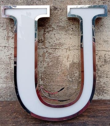 Industriële apparatuur - Brief U - Italië - De letter U