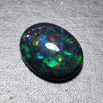 Zwarte Opaal 8,55 ct Cabochons - Hoogte: 17 mm - Breedte: