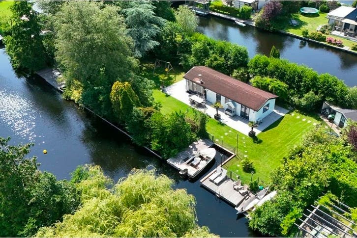 Vakantiewoning op uniek eiland geheel eigen grond Vinkeveen, Huizen en Kamers, Recreatiewoningen te koop, Bungalow, Utrecht