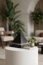 LO Art Studio - Trascent (Pyramid version)