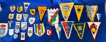 Voetbalmemorabilia - Grote verzameling van 28x Vintage, Nieuw