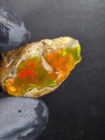 37.85ct Crystal Opal Specimen Ruw- 7.58 g