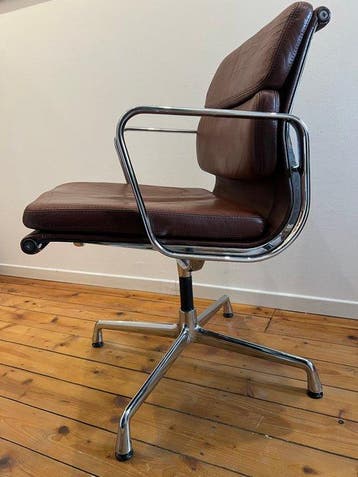 Vitra - Charles & Ray Eames - Bureaustoel - EA 208 Soft Pad, Antiek en Kunst