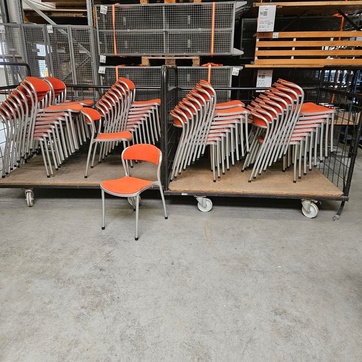 Aluminium stapelstoel  / kantinestoel - nieuwe oranje stof, Huis en Inrichting, Stoelen, Ophalen of Verzenden
