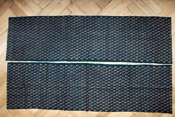 Twee antieke fragmenten met geprinte bloemen, Rajasthan,