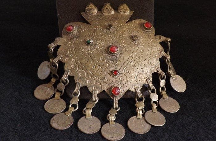 Kashmiri Tribale zilverkleurige hanger met munten - Kasjmir, Antiek en Kunst, Kunst | Niet-Westerse kunst