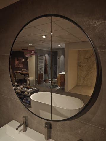 Ronde Spiegelkast 90cm met 2 dubbelzijdige deuren - 0025, Huis en Inrichting, Badkamer | Badkamermeubels, Ophalen, Nieuw, 50 tot 100 cm