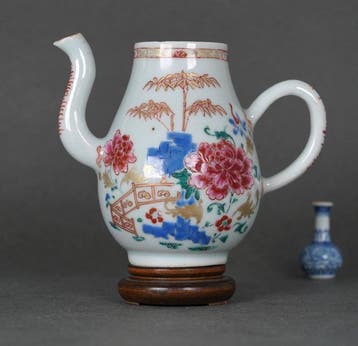 Yongzheng (1722-1735) - Theepot - Grote pioenen, bamboe en, Antiek en Kunst