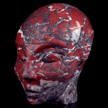 915 g 10,40 cm x 9,90 cm Brekzien Jaspis arte mystique