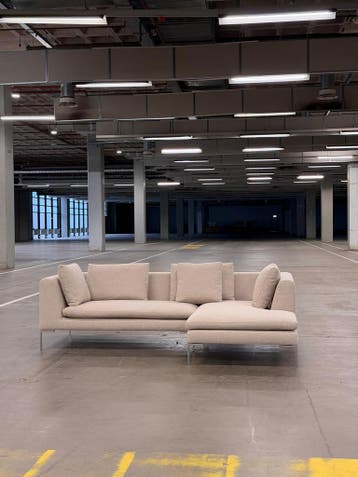 BB Italia Charles Hoekbank | Greige | NIEUWSTAAT + Garantie, Huis en Inrichting, Banken | Bankstellen, 250 tot 300 cm, Ophalen of Verzenden