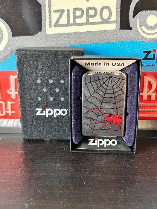 Zippo - C11-Red spider web - Zonder minimumprijs - Aansteker, Verzamelen, Rookartikelen, Aanstekers en Luciferdoosjes