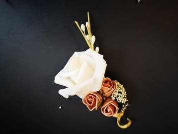 Bruidegomcorsage roos lieke zalm cava creme zand corsage, Ophalen of Verzenden, Nieuw