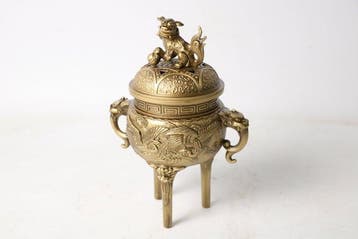Bronzen driepoot-koro (wierookbrander) met Shishi-finial en
