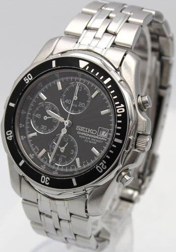 Seiko - Alarm Chronograph black Dial Black Rotating Bezel 10