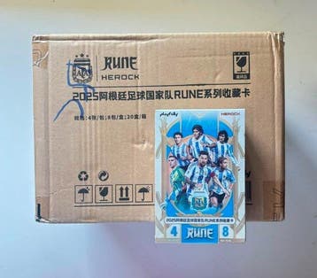 2025 Playfully Sealed Case Argentina Rune 2025 Display Card, Verzamelen, Nieuw