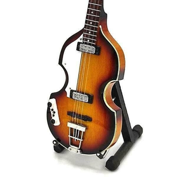 Miniatuur replica Höfner basgitaar - Paul McCartney Beatles, Verzamelen, Muziek, Artiesten en Beroemdheden, Pop, Beeldje of Miniatuur
