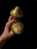 Prachtig paar ornamentale eindstukken van geslagen
