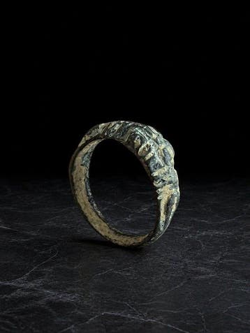Oud-Romeins, Keizerrijk Brons Ring met ribbelige zetel, 1e