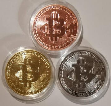 Duitsland. BitCoin 3 x BitCoin vollvergoldet und