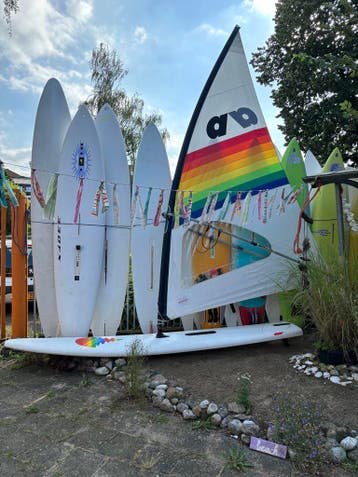 Tweedehands windsurfsets voor beginners en herintreders, Watersport en Boten, Windsurfen, Gebruikt, Complete set, Met vin(nen)