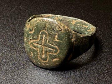 Middeleeuwen, kruisvaardersperiode Brons Ring met een
