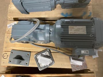 Online veiling: SEW-EURODRIVE, KV37/T DRE90L4, Tandwielmotor, Nieuw