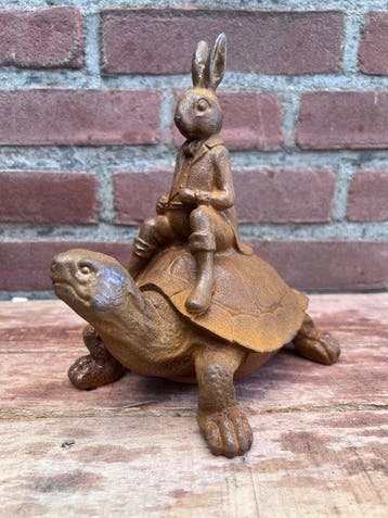 Decoratief ornament - Europa - Schildpad met konijn