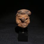 Veracruz, Mexico, Terracotta Hoofd met masker. 8,5 cm hoog.